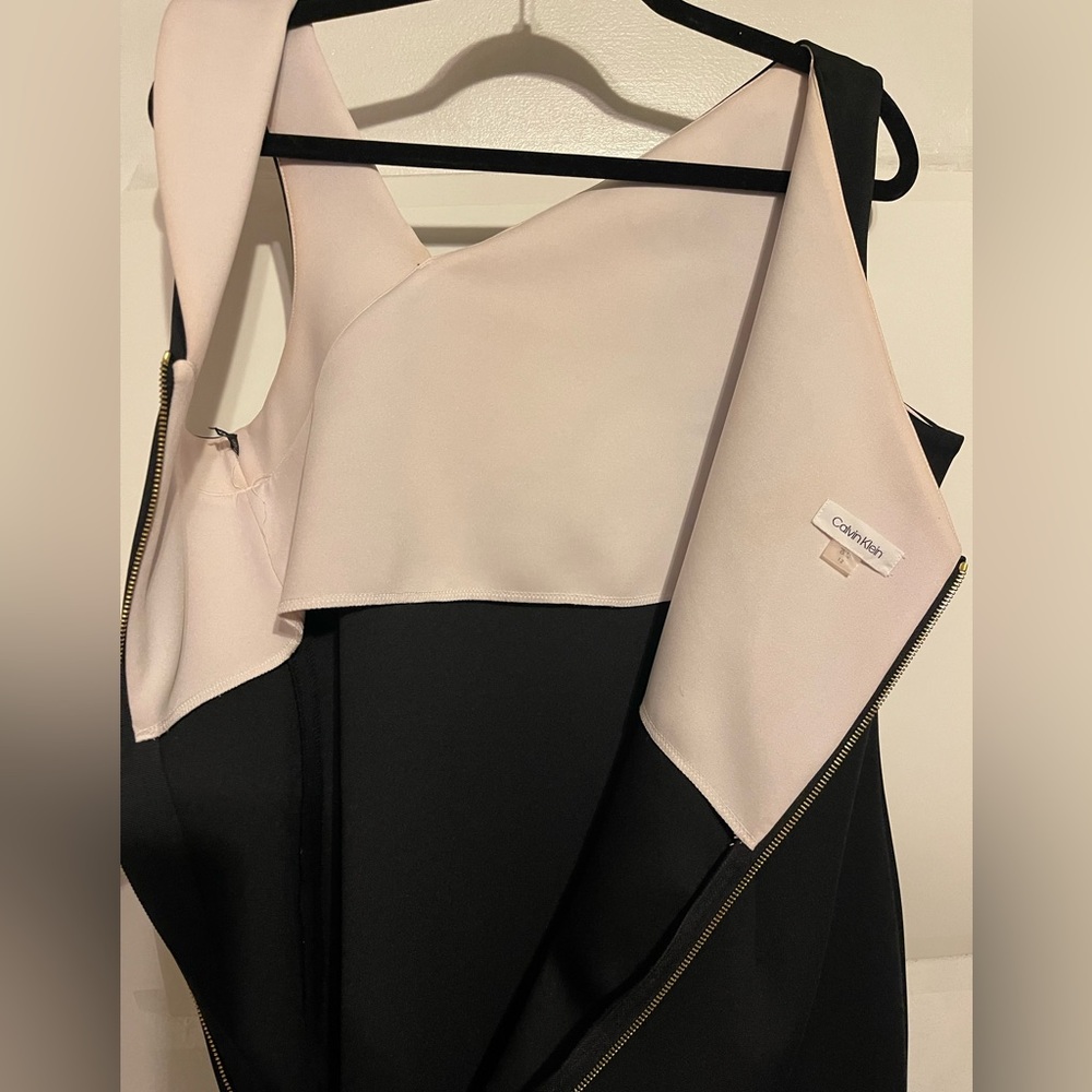 Sleeveless Scuba Sheath Dress with Color Blocked Neckline, Calvin Klein size 12 - Picture 5 of 7